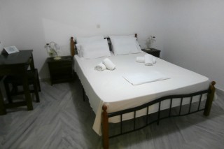 accommodation galini kionia bedroom area