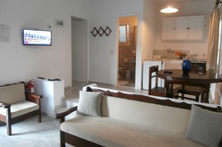 accommodation galini kionia living room